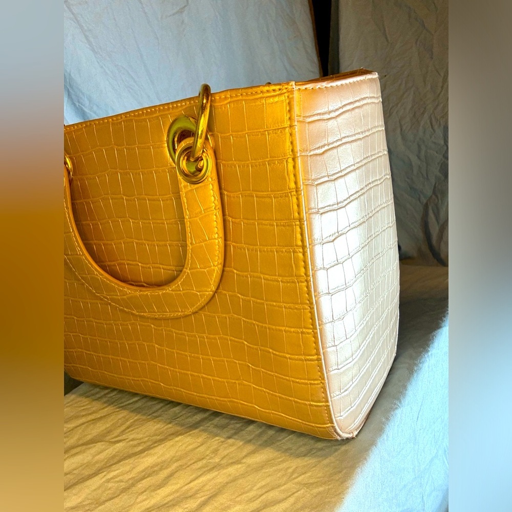 IMAN Chic Platinum Collection Metallic PINK Faux Croc City Tote -EUC SEE PICS - Picture 2 of 9